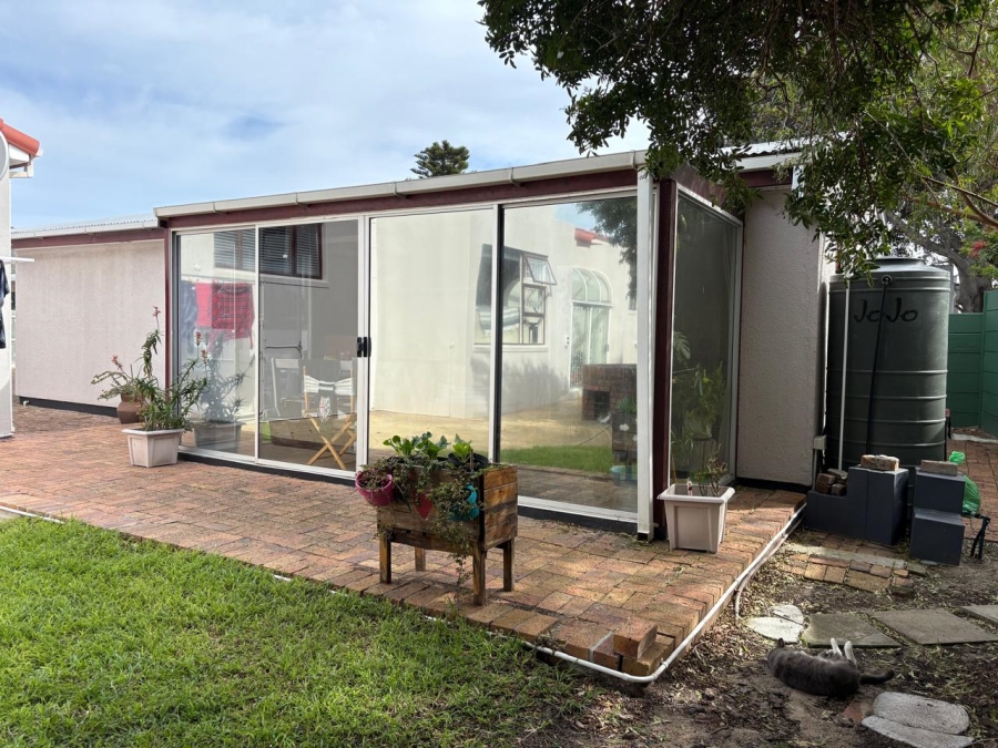 To Let 2 Bedroom Property for Rent in Sunnydale Western Cape